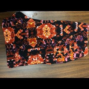 OS lularoe brand leggings.